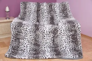 Luxus szürke akril takaró, fekete foltokkal Szélesség: 160 cm | Hossz: 210 cm