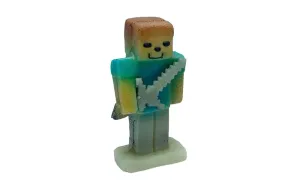 Steve a Minecraft-tól - kék karddal - marcipán figura - Frischmann