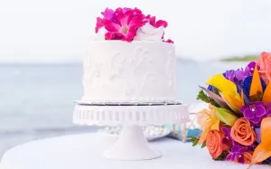 Hengerelt fehér fondant esküvői tortákhoz - Bright White - 2,5 kg - FunCakes