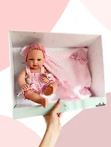 Kézműves spanyol baba- Baby Rn Vichy ajándékdobozban takaróval 37 cm